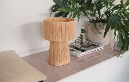Lampe à poser en raphia